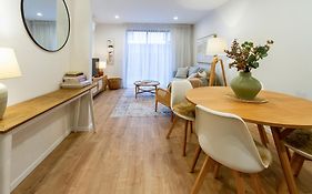 Stylish 3 Bedroom Home In Prime City With Garage